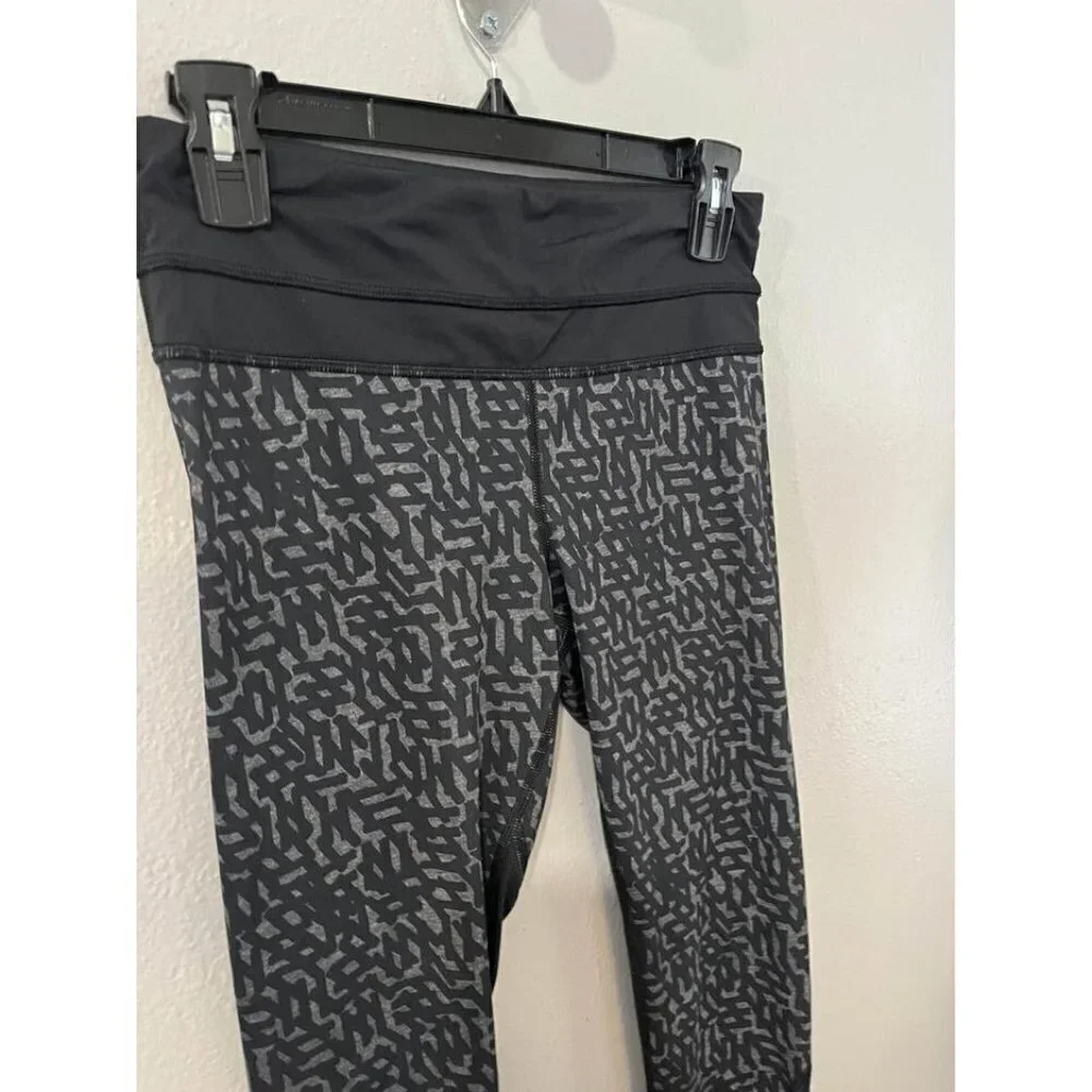 Lululemon Black net Print Run Inspire Crop II Block it Pocket Leggings Size 6